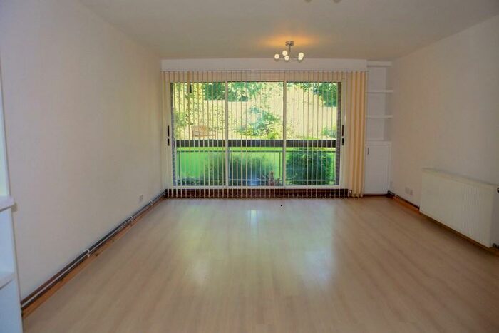 1 Bedroom Apartment To Rent In Baronsmere Court, Manor Road, High Barnet, Hertfordshire, EN5