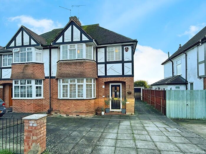 3 Bedroom Semi Detached House For Sale In Uplands Road, Oadby, LE2