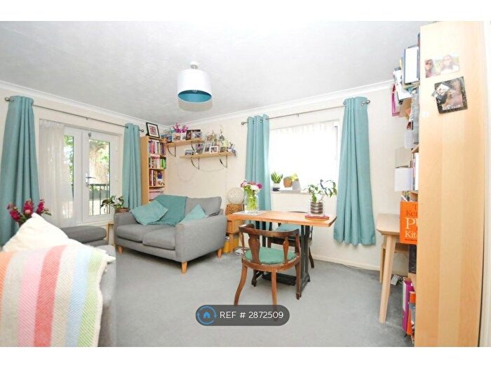 2 Bedroom Flat To Rent In Deans Gate Close, London, SE23