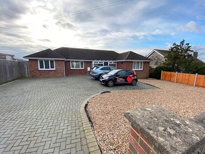 4 Bedroom Detached Bungalow To Rent In Long Lane, Newport, PO30