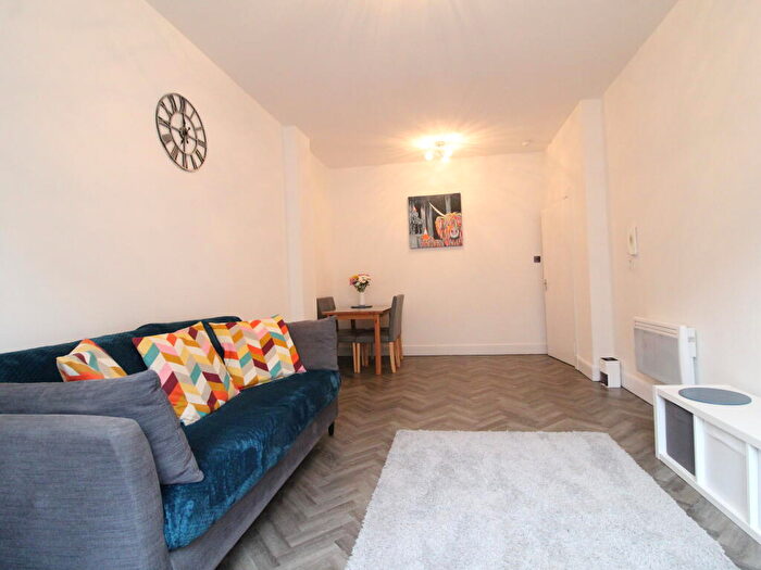 1 Bedroom Apartment To Rent In Wilson Street, Merchant City, G1