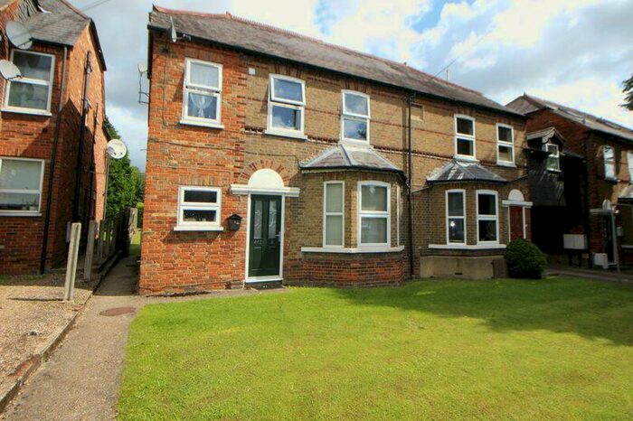 Studio To Rent In London Road, High Wycombe, HP11