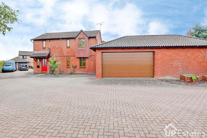 3 Bedroom Detached House For Sale In Ashleigh Drive, Crow Hill, Nuneaton, CV11