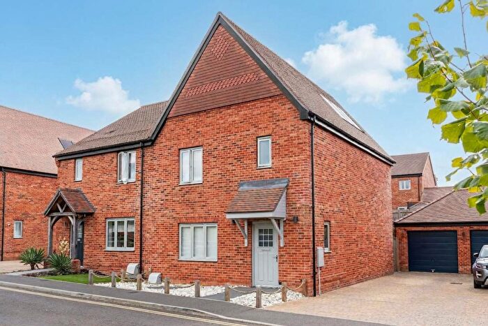 3 Bedroom Semi-Detached House For Sale In Samuel Jarvis Avenue, Fair Oak, SO50