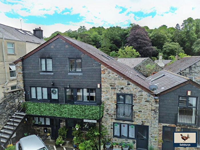 2 Bedroom Flat For Sale In Central Tavistock, PL19