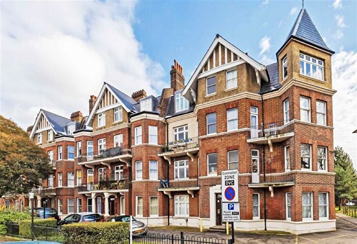 3 Bedroom Flat For Sale In Elms Crescent, Clapham, SW4