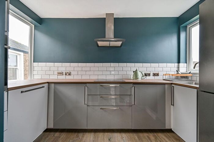 2 Bedroom Flat To Rent In Clarendon Road, Colliers Wood, London, SW19