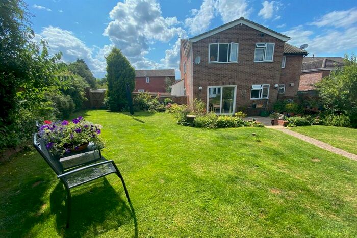 2 Bedroom House To Rent In Tadley, Hampshire, RG26