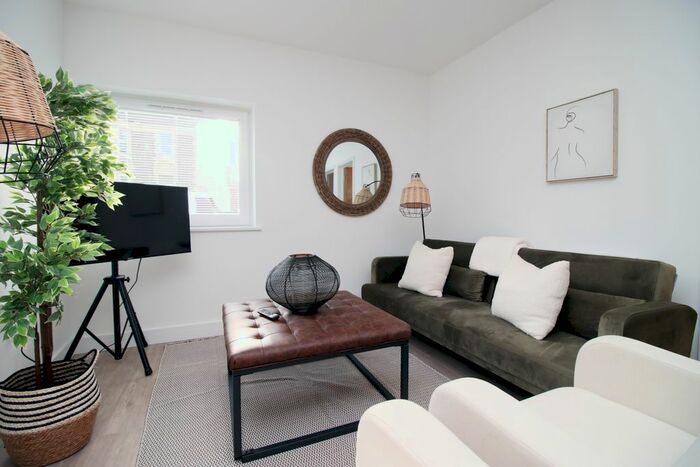 2 Bedroom Flat To Rent In Fishponds Flat, - Fishponds Road, Eastville, Bristol, BS5