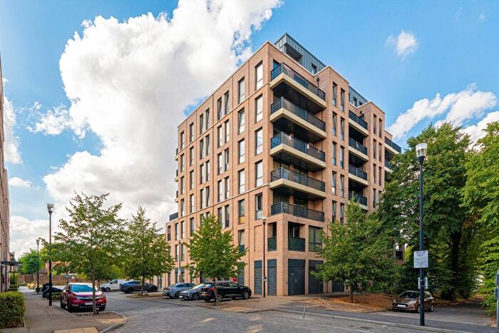 2 Bedroom Flat To Rent In Holman Drive, Southall, UB2