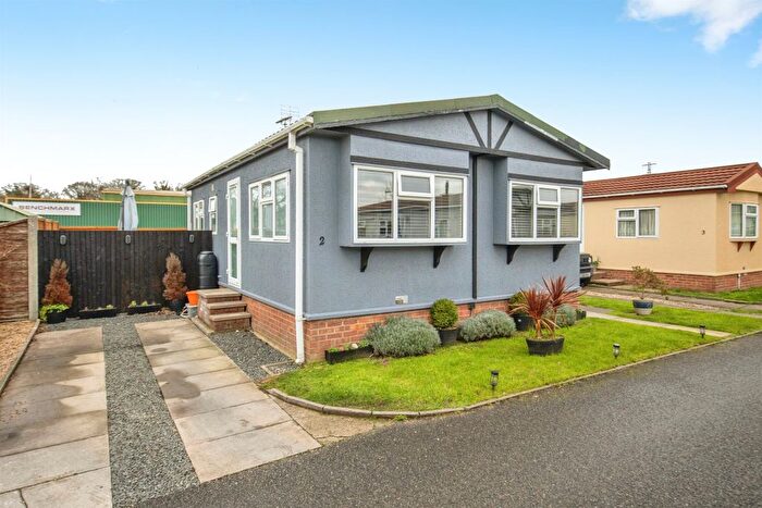 2 Bedroom Park Home For Sale In Whitehall Road, Colchester, CO2