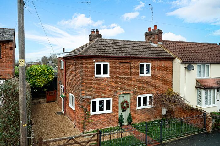 3 Bedroom Semi Detached House For Sale In Aylesbury Road, Bierton, Aylesbury, Buckinghamshire, HP22