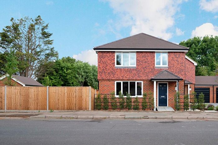 3 Bedroom Semi-Detached House For Sale In Cottimore Lane, Walton On Thames, KT12