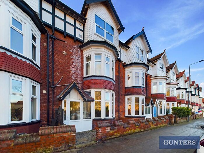 2 Bedroom Flat To Rent In West Avenue, Filey, YO14