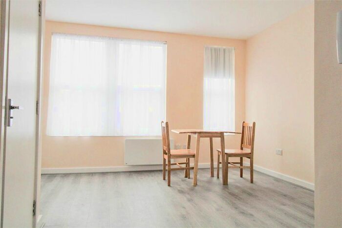 1 Bedroom Flat To Rent In Windmill Road, Gillingham, ME7