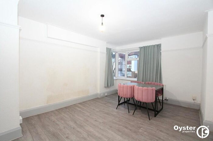 2 Bedroom Apartment To Rent In Highfield Avenue, Shirley Court Highfield Avenue, NW9