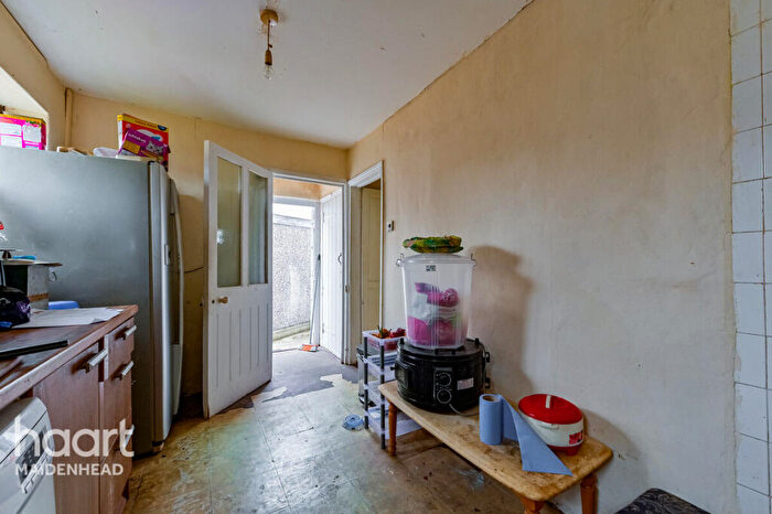 3 Bedroom End Of Terrace House For Sale In Waterbeach Road, Slough, SL1