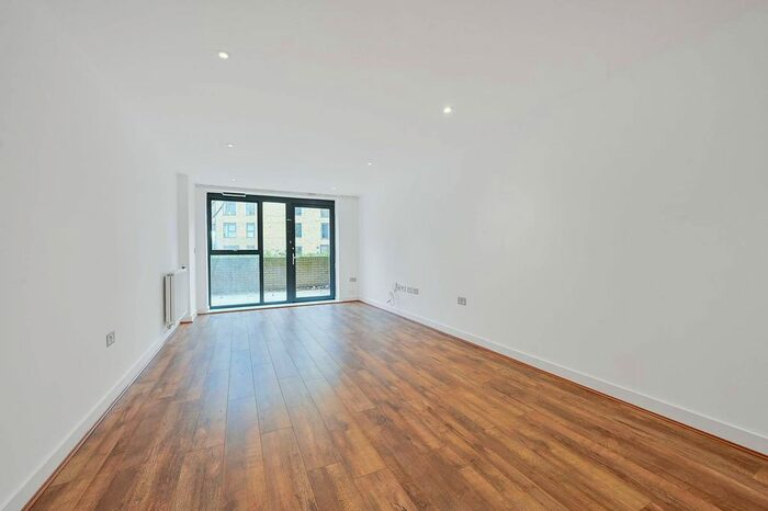 2 Bedroom Flat To Rent In Singapore Road, Ealing, London, W13