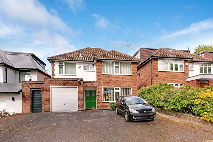 4 Bedroom Detached House For Sale In Fitzalan Road, Finchley, London, N3