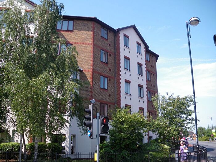 2 Bedroom Flat To Rent In Juniper Court, Hounslow, TW3