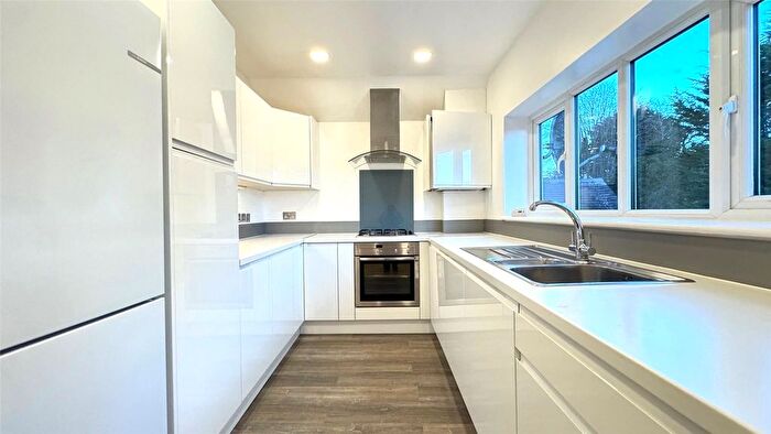 3 Bedroom Flat To Rent In Ridge Hill, Golders Green, NW11