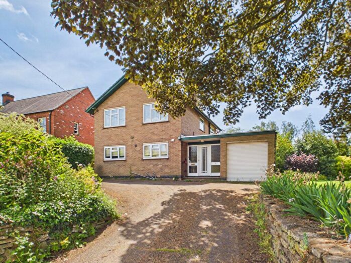 3 Bedroom Detached House For Sale In Mill Road, Kislingbury, NN7
