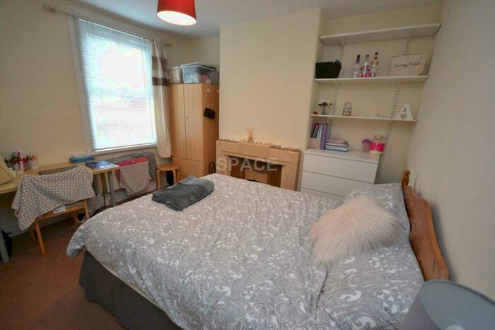 4 Bedroom Terraced House To Rent In Donnington Road, Reading, RG1