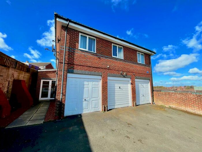 2 Bedroom Flat To Rent In Ollerton Gardens, Gateshead, NE10