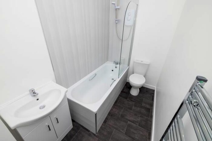 3 Bedroom Flat To Rent In Pitfour Street, Dundee, DD2