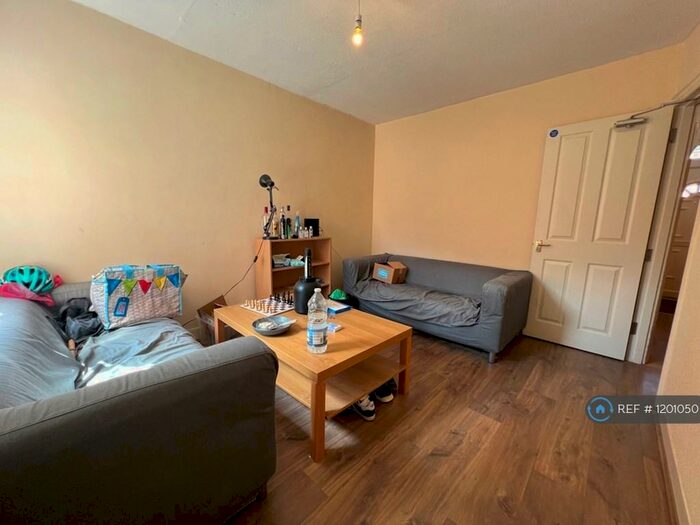 4 Bedroom Terraced House To Rent In Grange Avenue, Reading, RG6