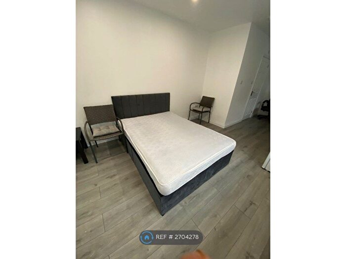 Studio To Rent In Oakwood Drive, Bletchley, Milton Keynes, MK2