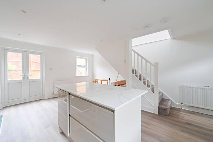 3 Bedroom Semi-Detached House To Rent In Harley Grove, Bow, London, E3