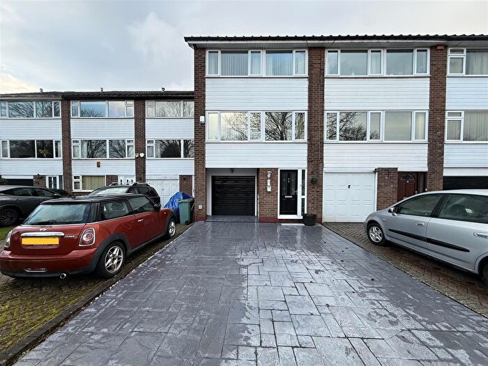 3 Bedroom Town House For Sale In Green Hill Road, Godley, Hyde, SK14