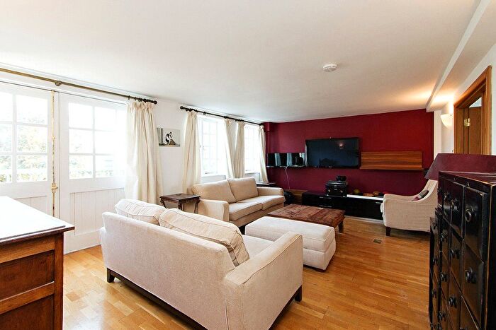 3 Bedroom Flat To Rent In Tyers Gate, London, SE1