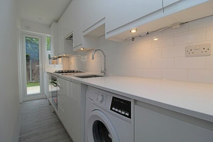 2 Bedroom Maisonette To Rent In Gassiot Road, London, SW17