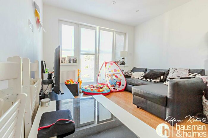 2 Bedroom Flat To Rent In Finchley Road, Golders Green, NW11