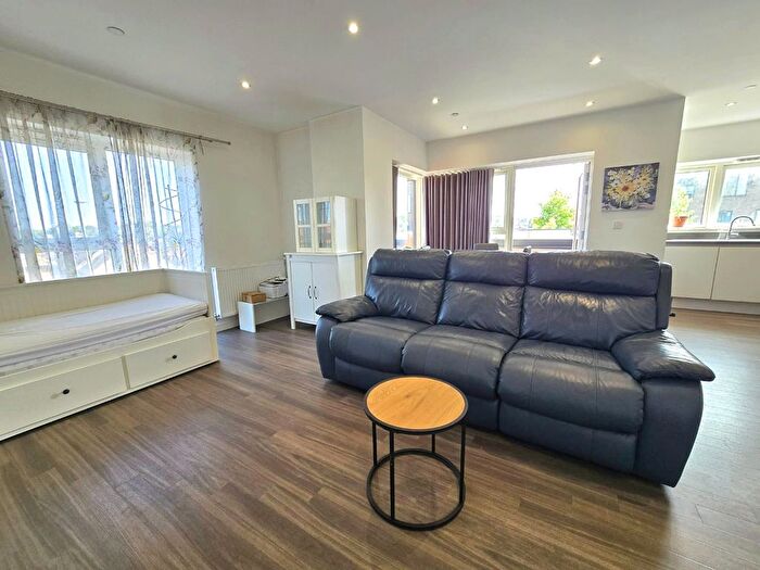 2 Bedroom Flat To Rent In Pearkes House, Fairfield Avenue, Watford, Hertfordshire, WD19