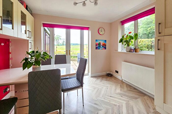 5 Bedroom Detached House For Sale In Moor Park Close, Beckwithshaw, HG3