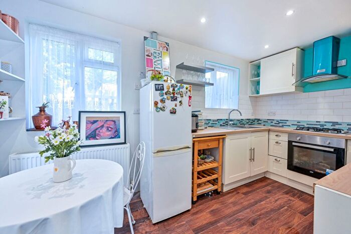 2 Bedroom Semi Detached House To Rent In Southway, Guildford, GU2