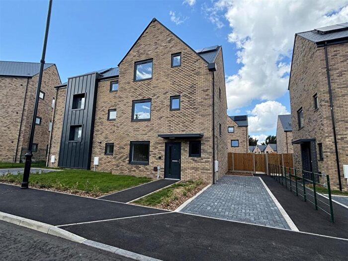 3 Bedroom Semi-Detached House To Rent In Downham Boulevard, Ravenswood, Ipswich, IP3