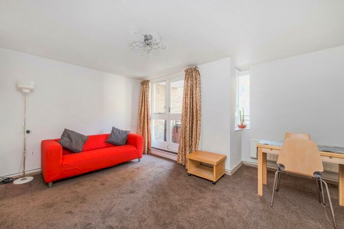 1 Bedroom Apartment To Rent In St. Katharines Way, St Katharines Docks, London, E1W
