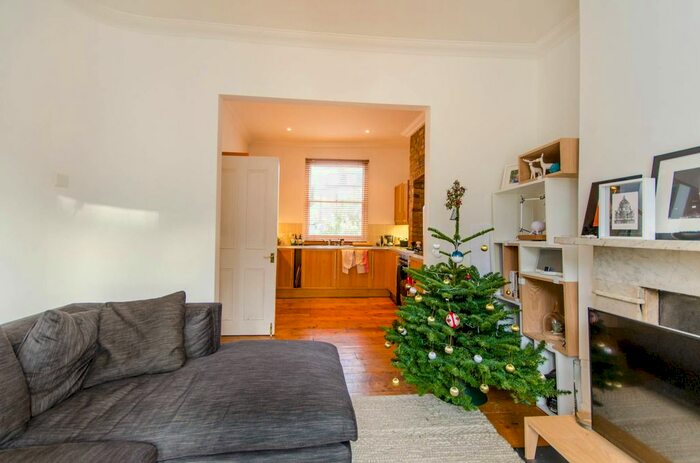 2 Bedroom Flat To Rent In Leconfield Road, Highbury, London, N5