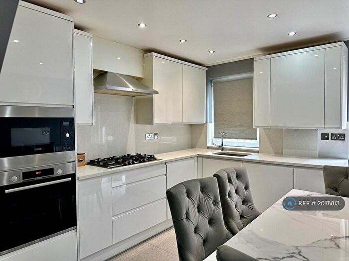 4 Bedroom Terraced House To Rent In Saltwell Street, London, E14