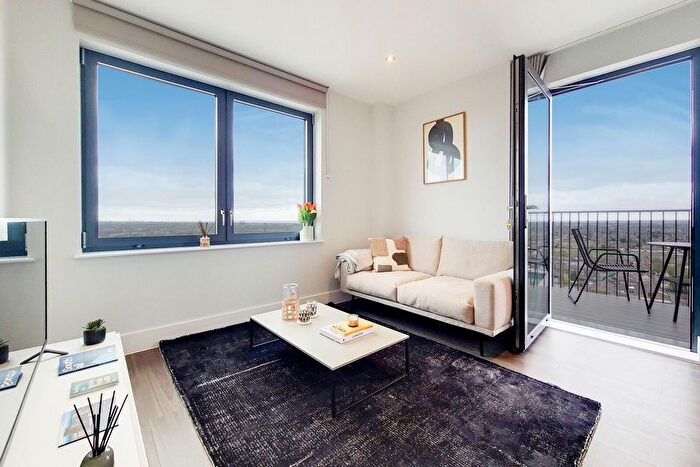 2 Bedroom Flat To Rent In Uncle Southall, Southall, London, UB2