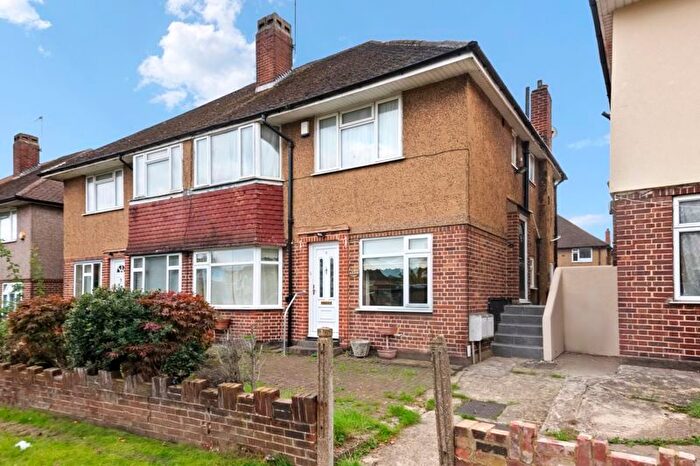 2 Bedroom Maisonette For Sale In Carlton Close, Northolt, UB5