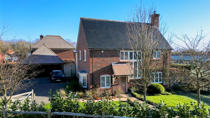 4 Bedroom Detached House For Sale In Parsonage Croft, Etchingham, TN19