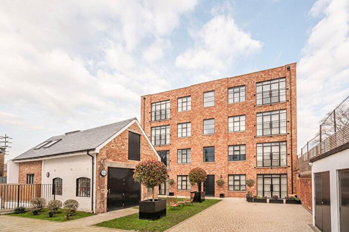 1 Bedroom Flat To Rent In Mitcham Lane, Streatham Park, London, SW16