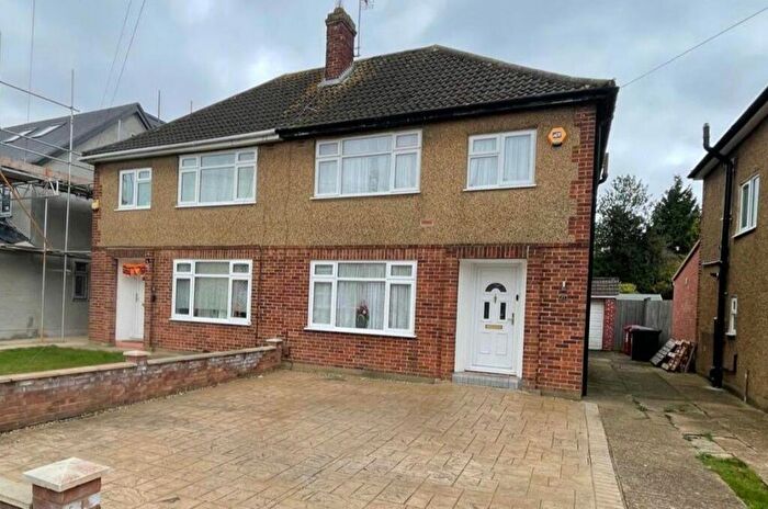 3 Bedroom House To Rent In Hillary Road, SL3