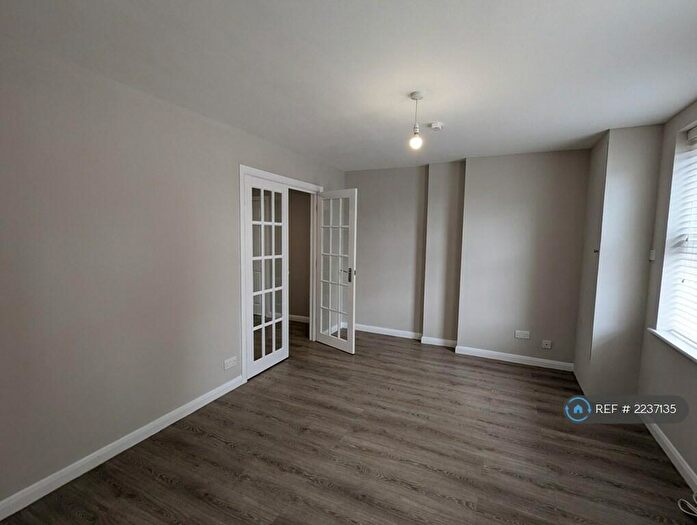 2 Bedroom Flat To Rent In Holdenhurst Road, Bournemouth, BH8