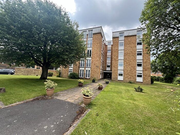 2 Bedroom Flat To Rent In Dorchester Court, Greenlands Road, Staines-Upon-Thames, Middlesex, TW18